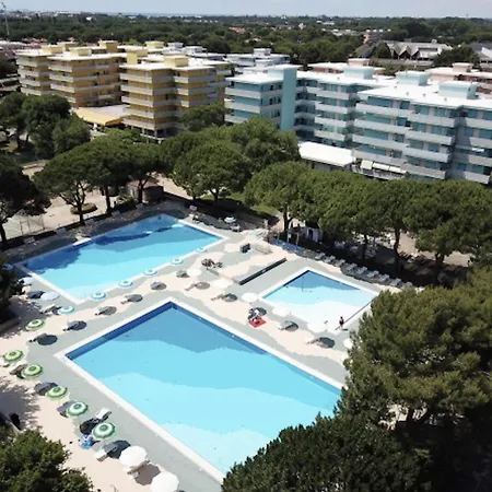 Relaxing By The Pool Διαμέρισμα